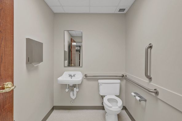 Cross Park Center: 9123 - 9131 Cross Park Drive, Knoxville, TN 37923